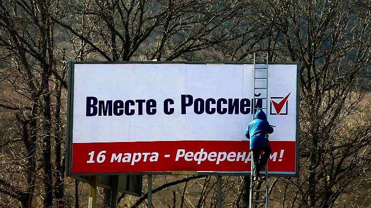 Die pro-russischen Kräfte haben zumindest bei der Plakatierung die Nase vorn.
