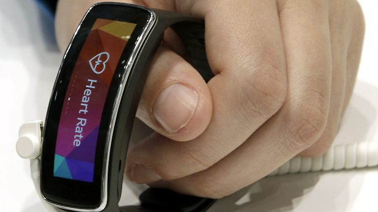 Die Gear Fit hatte Samsung schon beim Mobile World Congress in Barcelona im Gepäck.