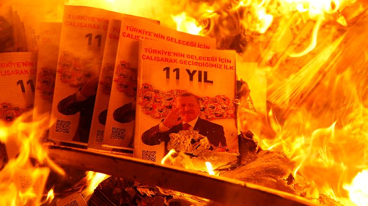 Die Proteste richten sich gegen die türkische Regierung unter Ministerpräsident Erdogan.