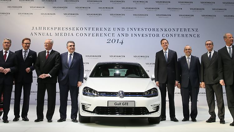 Fast der komplette VW-Vorstand: Zusammen bekommen sie für 2013 rund 64 Millionen Euro.