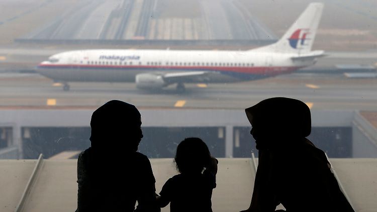Immer noch harren Angehörige der verschwundenen Passagiere auf dem Flughafen von Kuala Lumpur aus.