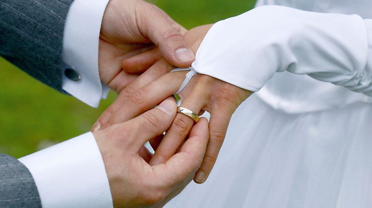 Die Frauen dachten schon an Ehe, der Mann sammelte nur das Geld ein.