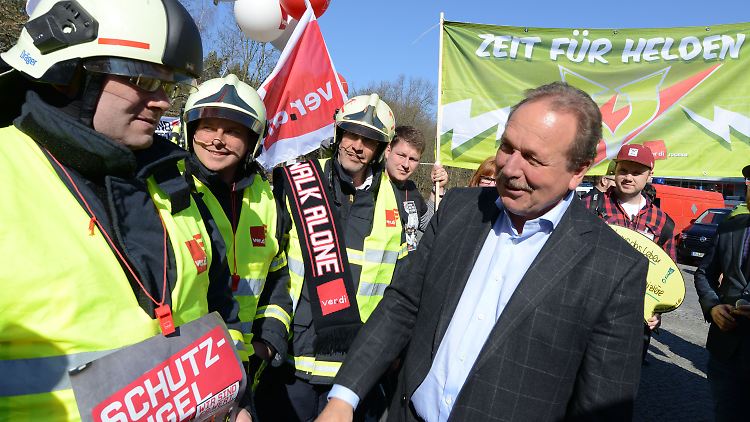 Frank Bsirske ermutigt die Bediensteten im Öffentlichen Dienst, sich an den Warnstreiks zu beteiligen.