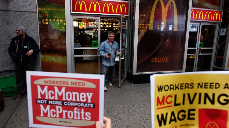 Erst Proteste, dann Klagen: Auf McDonald's rollt Ärger zu.