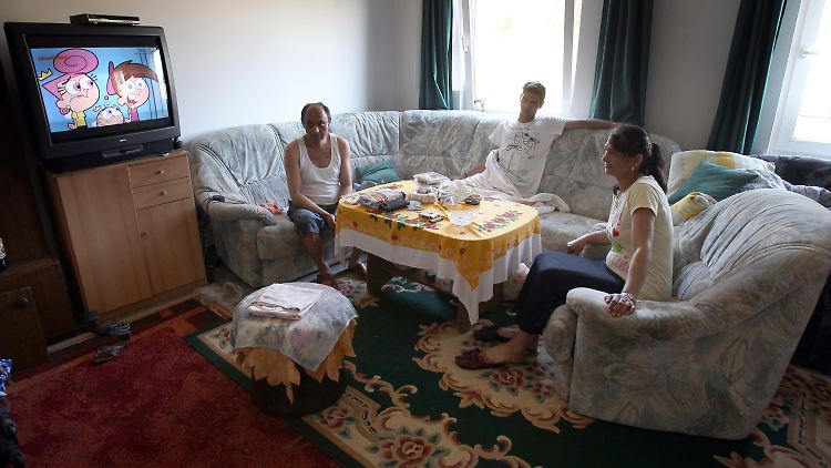 Eine serbische Familie in einem Wohnheim für Asylbewerber.