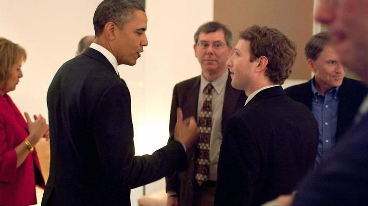 Vor der Amtsübernahme Donald Trumps warnte Barack Obama  Facebook-Chef Mark Zuckerberg vor Fake News. 