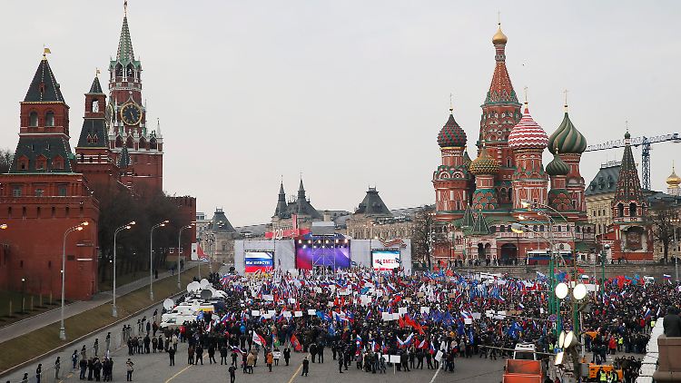 Eine pro-russische Solidaritätsveranstaltung in Moskau für die Menschen auf der Krim.