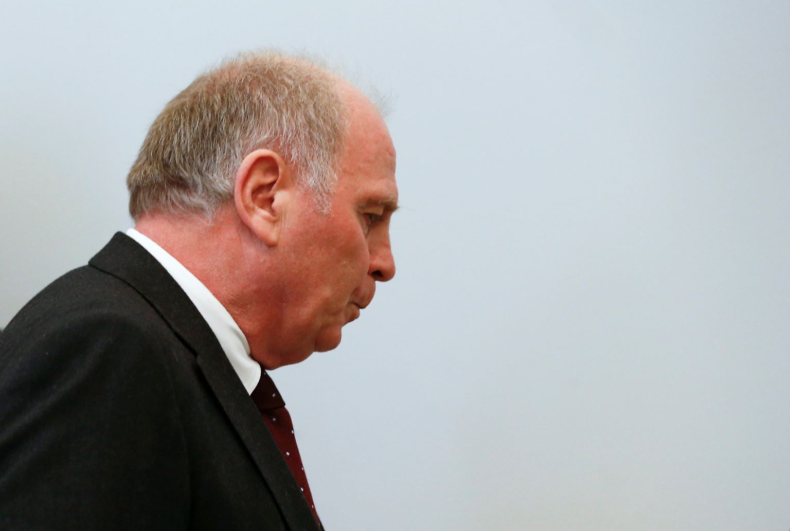 "Die Steuerhinterziehung war der Fehler meines Lebens", sagt Uli Hoeneß am Tag nach der Urteilsverkündung. "Den Konsequenzen dieses Fehlers stelle ich mich."