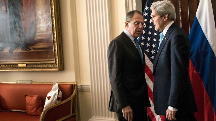 Lawrow dürfte sich von Kerry (r.) das ultimative Angebot anhören.
