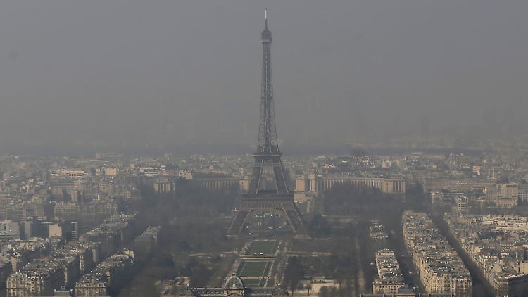 Die Sicht über Paris ist stark eingeschränkt.