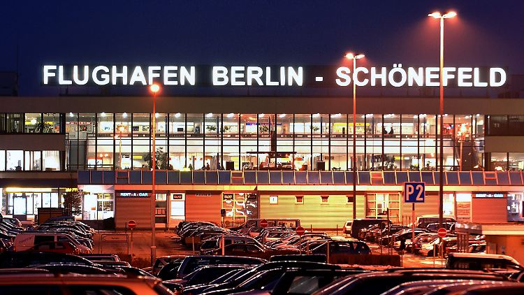 Der frühere DDR-Zentralflughafen soll wohl erst einmal nicht geschlossen werden.