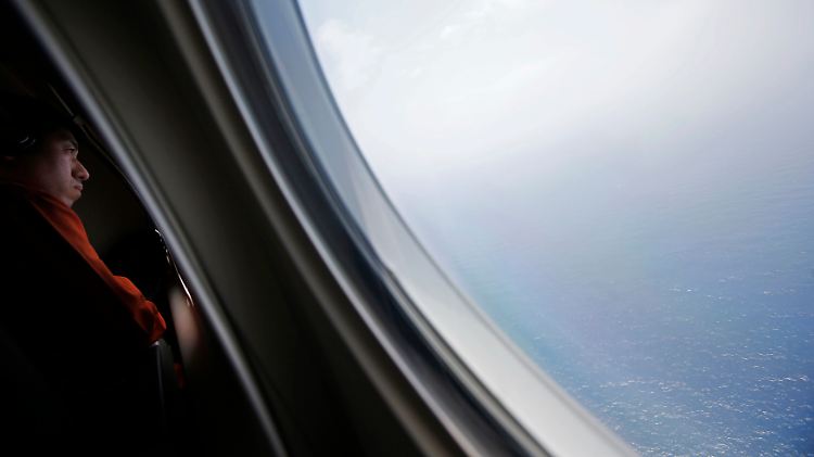 Die Suche nach der vermissten Boeing muss jetzt um Tausende Kilometer erweitert werden.