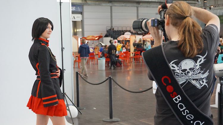 Wenn sie in ihr Kostüm schlüpft, wird auch Nina die Cosplay-Figur Lenalee Lee.