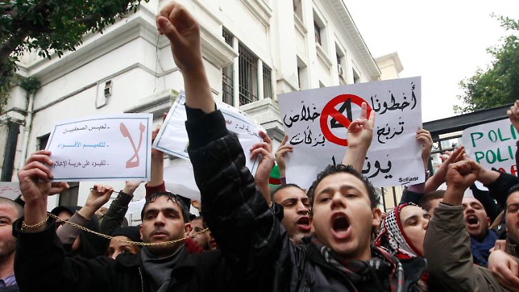 Die meisten Demonstrationen gegen Präsident Bouteflika organisiert die Bewegung Barakat.
