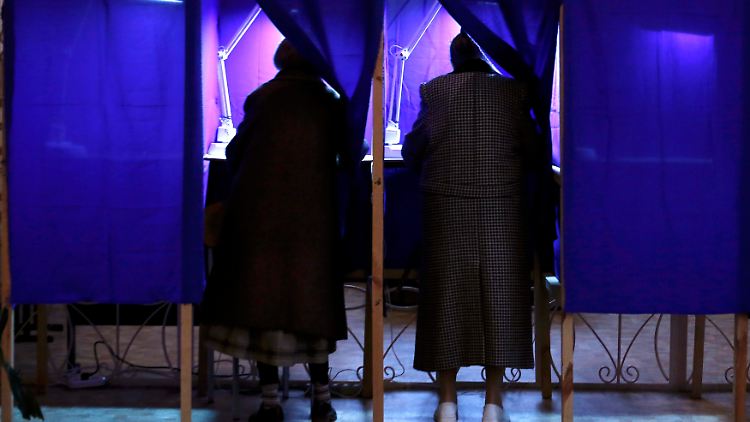 Die Bewohner der Krim stimmen über ihre Zukunft ab - die Wahl der Optionen ist dabei sehr beschränkt.