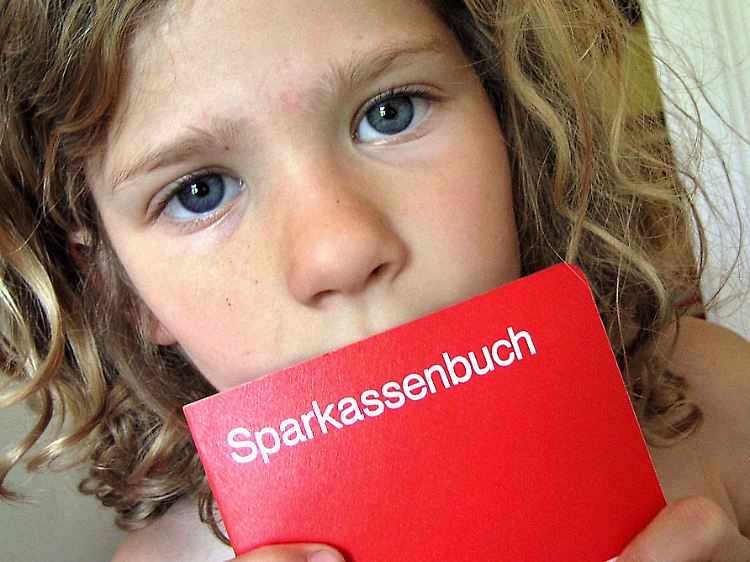 Sparen von Kindesalter an - in Deutschland eher die Regel als die Ausnahme.