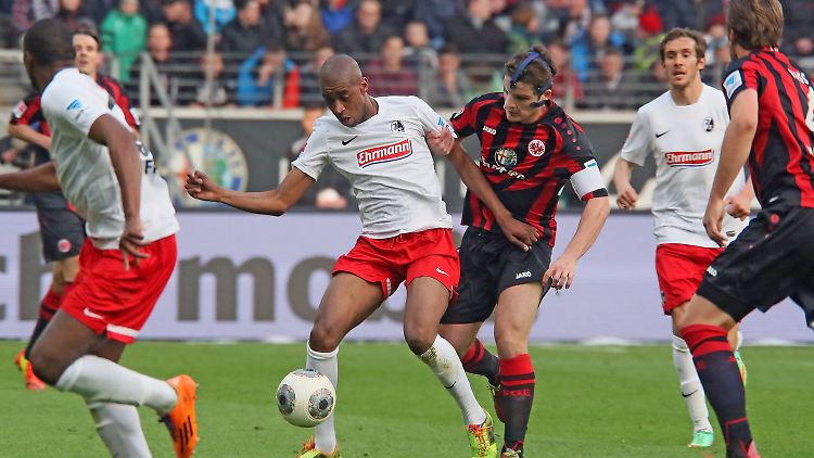 Vorbildlicher Vorkämpfer: Frankfurts Pirmin Schwegler ging trotz seiner Blessuren keinem Zweikampf aus dem Weg.