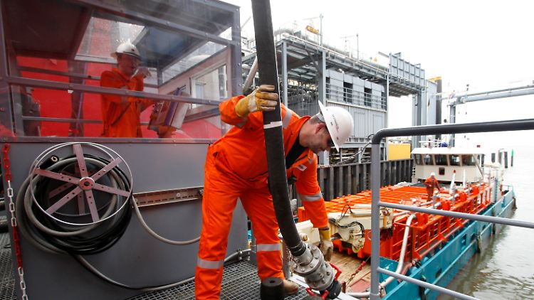 Ölbohr-Station von RWE Dea im Wattenmeer