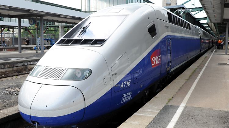 Die Leiche befand sich laut einem SNCF-Sprecher vorne rechts am Triebwagen des TGV und war für den Fahrer nicht sichtbar. (Archivbild)