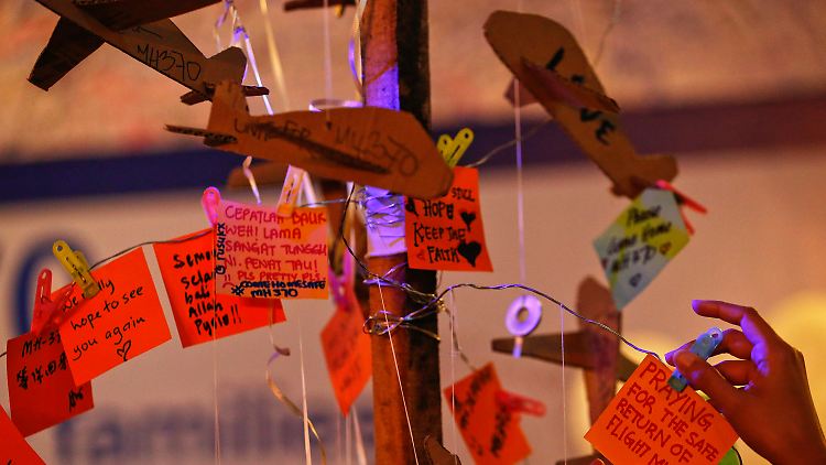 Angehörige beten für die Verschollenen von Flug MH370.