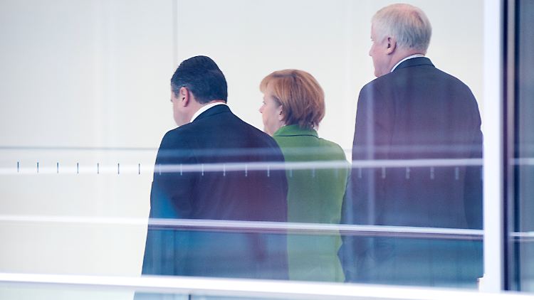 Merkel, Seehofer und Gabriel versuchen der Großen Koalition mehr Stabilität zu geben.