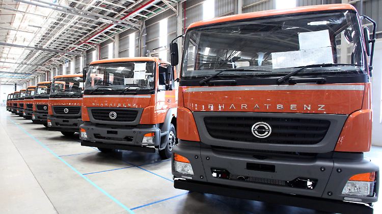 Geringere Motorenleistung, keine Assistenzsysteme: Mit der Marke "Bharat Benz" bietet Daimler in Indien zwar simplere, aber auch günstigere Nutzfahrzeuge an.