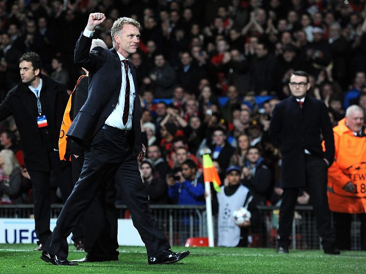 Eine zarte Siegesgeste von David Moyes, der stark in der Kritik stand in den vergangenen Wochen.