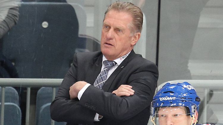 Unter Druck: Mannheims Trainer Hans Zach.