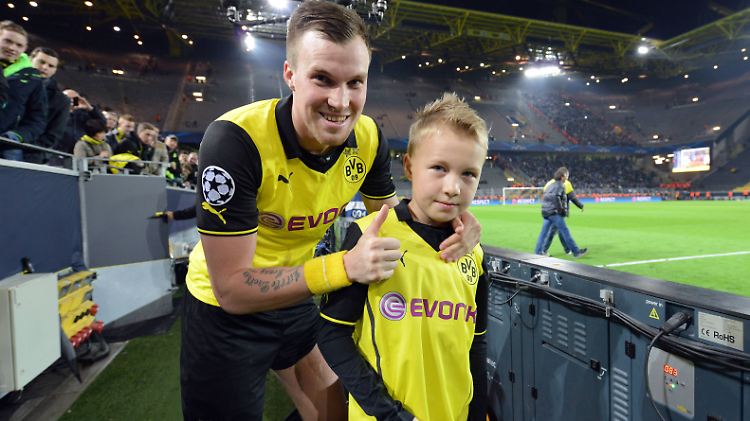 "Die Freude ist riesig": Kevin Großkreutz. Hier nach der Partie mit seinem Bruder Lenny.