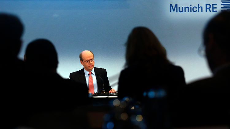 "Was uns wichtig ist: Lieber weniger versprechen und dann auf jeden Fall liefern", sagt Munich-Re-Chef von Bomhard.