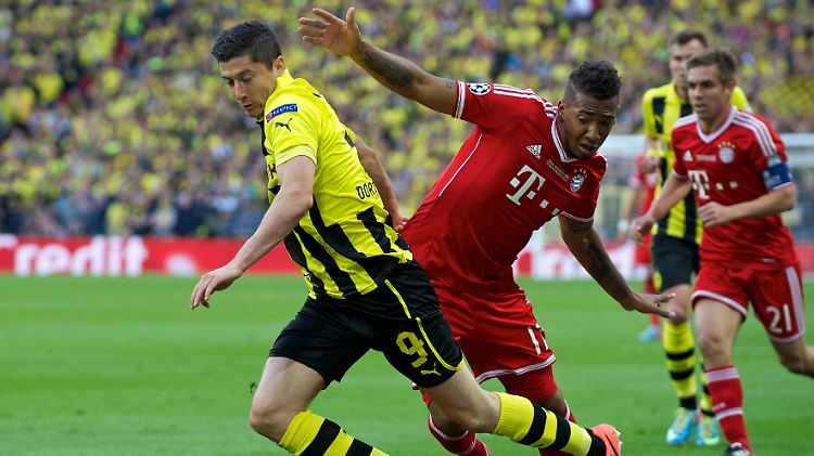 Wembley im Mai: Dortmunds Robert Lewandwoski und der Münchner Jeróme Boateng im Finale der Champions League. Am Ende gewannen die Bayern mit 2:1.