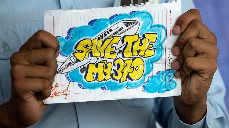Die Angehörigen der Passagiere von MH370 hoffen noch immer auf ein Wunder.
