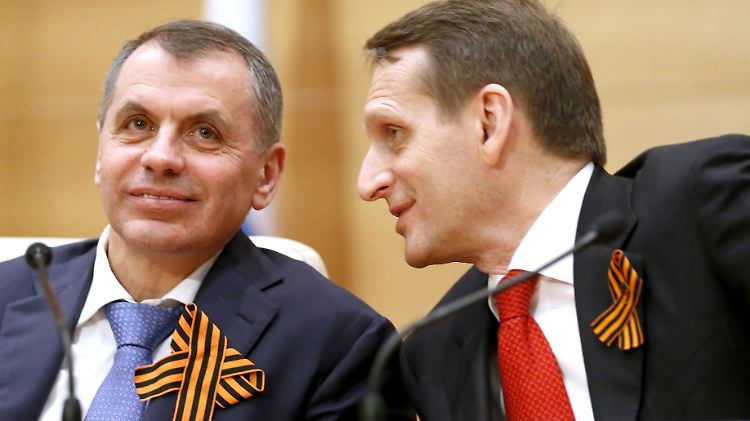 Duma-Sprecher Sergey Naryschkin (r.) berät sich mit dem Chef des Krim-Parlaments, Wladimir Konstantinow.