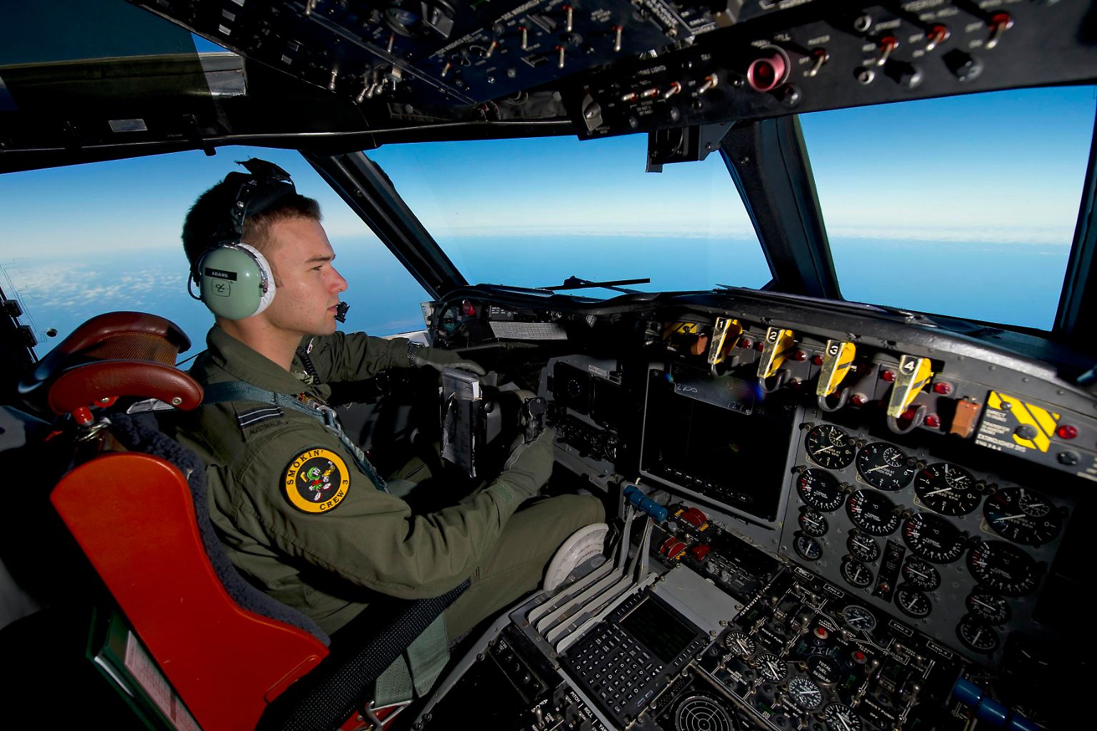 Es ist die größte Such- und Rettungsmission der Luftfahrtgeschichte, ein bislang vollkommen unerklärliches Technikrätsel und zugleich eine beispiellose menschliche Tragödie.
