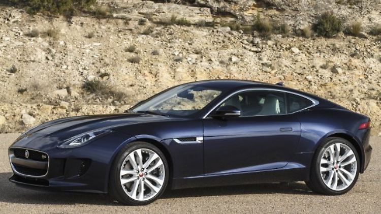 Die vom Roadster bekannte V6-Einstiegsmotorisierung im F-Type-Coupé hat bereits beeindruckende 340 PS.