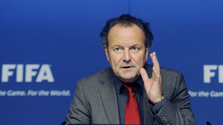 Für Fifa-Reformer Mark Pieth ist die geplante WM in Katar Anlass zur Sorge.