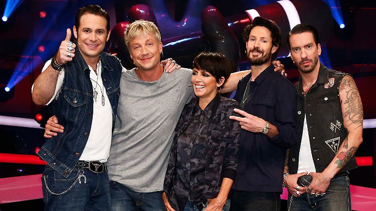 Die "The Voice"-Jury der dritten Staffel: Nach dem Rückzug von The Boss Hoss (l. und r.) und Nena (M.) bleiben Samu Haber (2. v. l.) und Max Herre (2. v. r.) vorerst allein zurück.