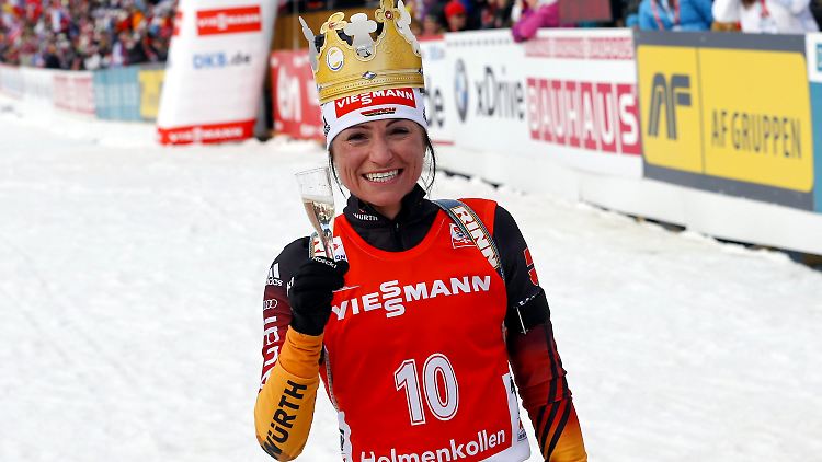Abschied mit Krone und Sekt: Die zweifache Olympiasiegerin Andrea Henkel.