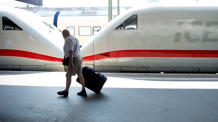 Wegen veränderter Wagenreihung kommt es immer wieder zu Wanderungen auf den Bahnsteigen.
