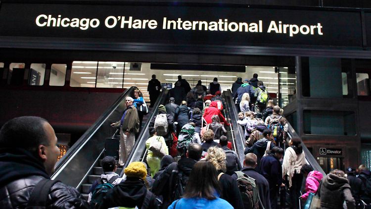 Mehr als 30 Menschen wurden bei dem Unglück im Flughafen von Chicago verletzt (Archivbild).