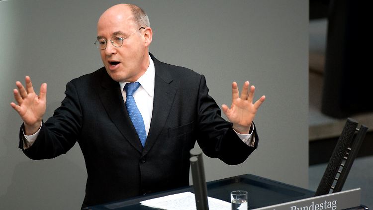 Oppositionsführer Gregor Gysi ist damit beschäftigt, seine Partei zusammenzuhalten.