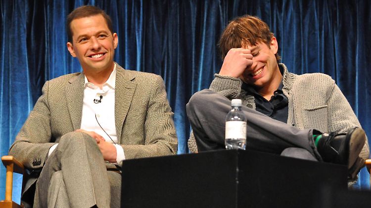 An den Quoten kann es nicht liegen: Auch mit Ashton Kutcher (r.) begeisterte Jon Cryer Millionen. 
