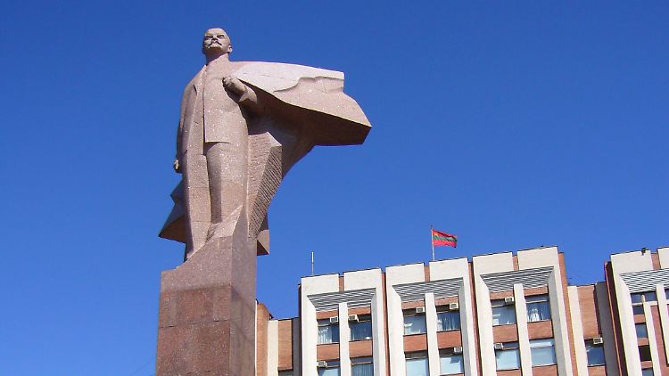 Vor dem Parlamentspalast Transnistriens thront eine Lenin-Statue.