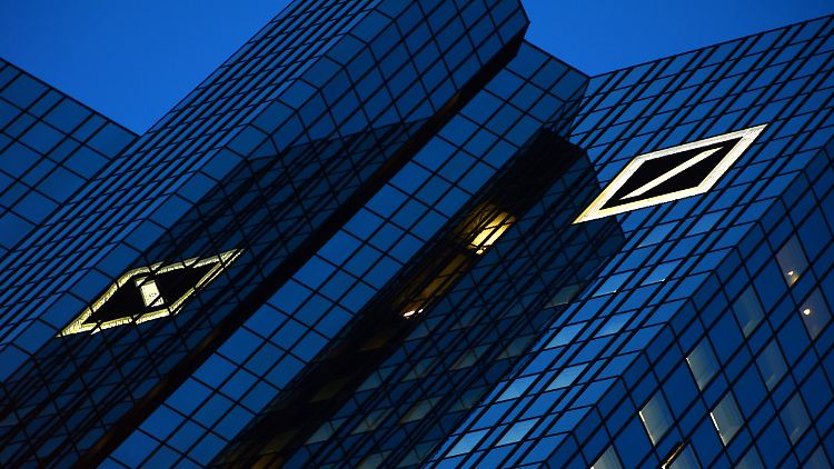 Die Staatsanwaltschaft hat wegen des Verdachts auf Prozessbetrüg die Kanzleien der Deutsche-Bank-Anwälte Hengeler Mueller und Gleiss Lutz durchsucht.