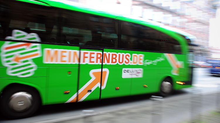 Die neuen Fernbusse schaden der Deutschen Bahn stärker als erwartet.