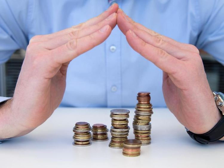 Alle unter einem Dach - Dachfonds investieren nicht direkt in Wertpapiere. Sie legen Geld in anderen Fonds an.