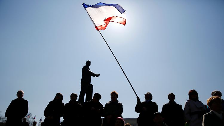 Russland nimmt die Krim auf, eine Mehrheit der Deutschen hält Wirtschaftssanktionen gegen den Kreml trotzdem nicht für sinnvoll.