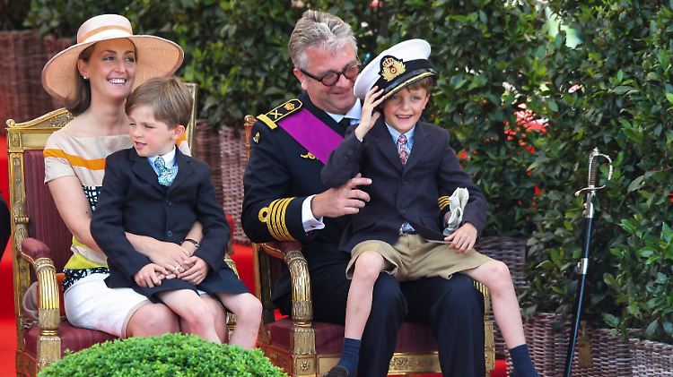Prinz Laurent liegt im Koma. Hier mit seiner Frau Claire und den Zwillingen Nicolas und Aymeric