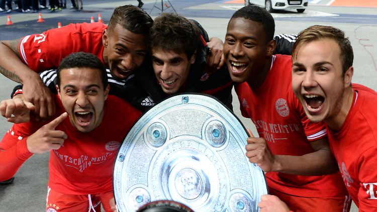 Der FC Bayern ist zum 24. Mal deutscher Fußball-Meister - so früh wie noch nie in der Geschichte der Bundesliga.