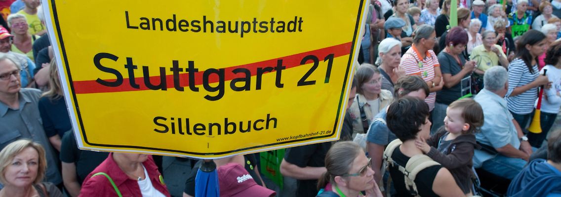 Anfang August in Stuttgart: Tausende Bürger proben den Aufstand.